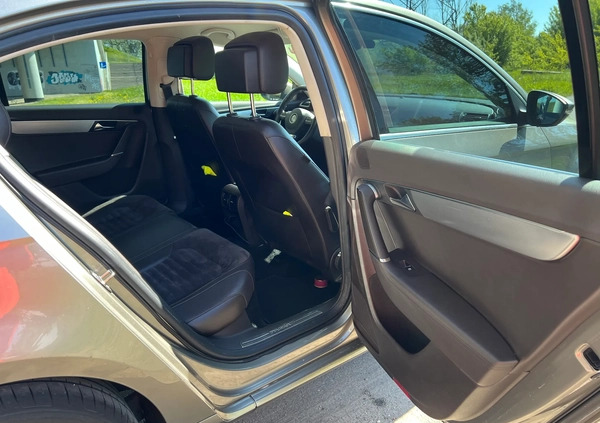 Volkswagen Passat cena 42000 przebieg: 240254, rok produkcji 2012 z Warszawa małe 436
